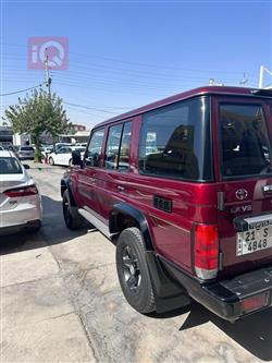 Toyota Land Cruiser 76